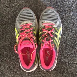 ASICS T5F9N size 6.5.